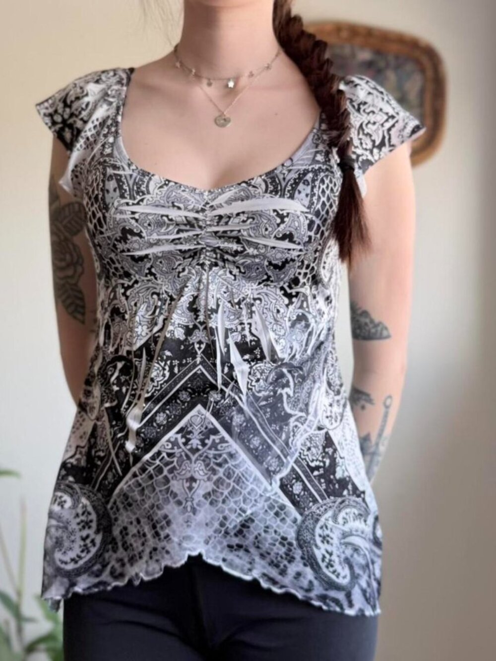 Vintage Y2K grunge babydoll white + black top with ruffle sleeves